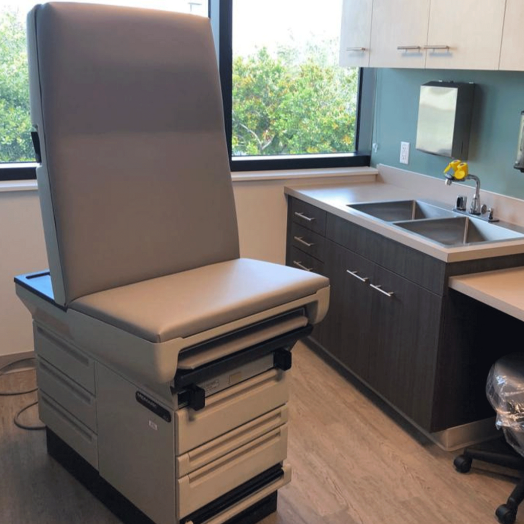 Midmark 404 Midmark 404 Exam Table - Fully Refurbished w/ Stirrups