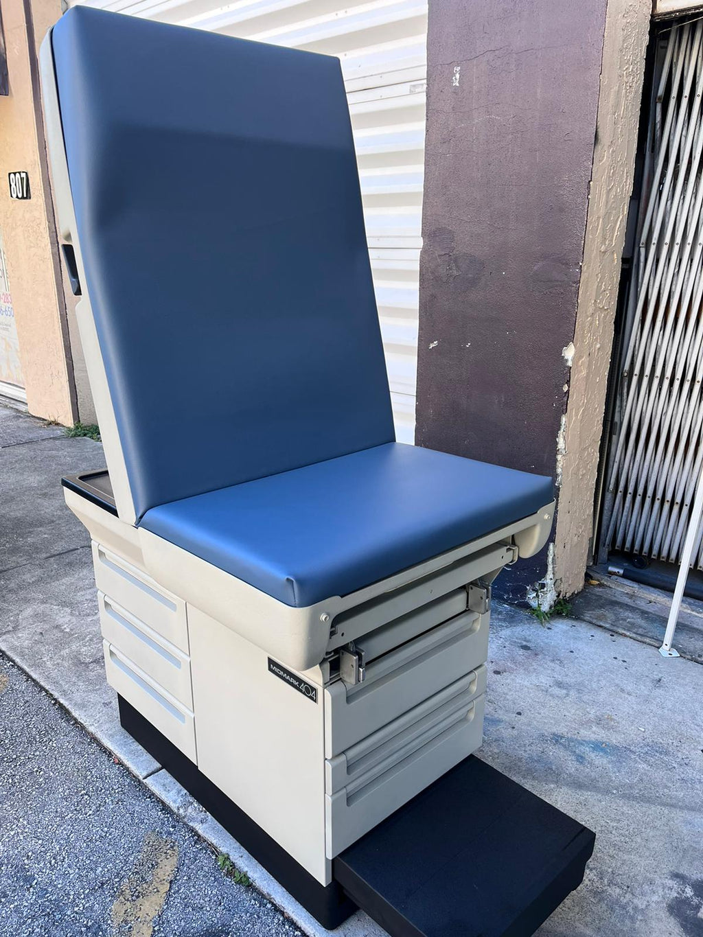 Midmark 404 Midmark 404 Exam Table - Fully Refurbished w/ Stirrups