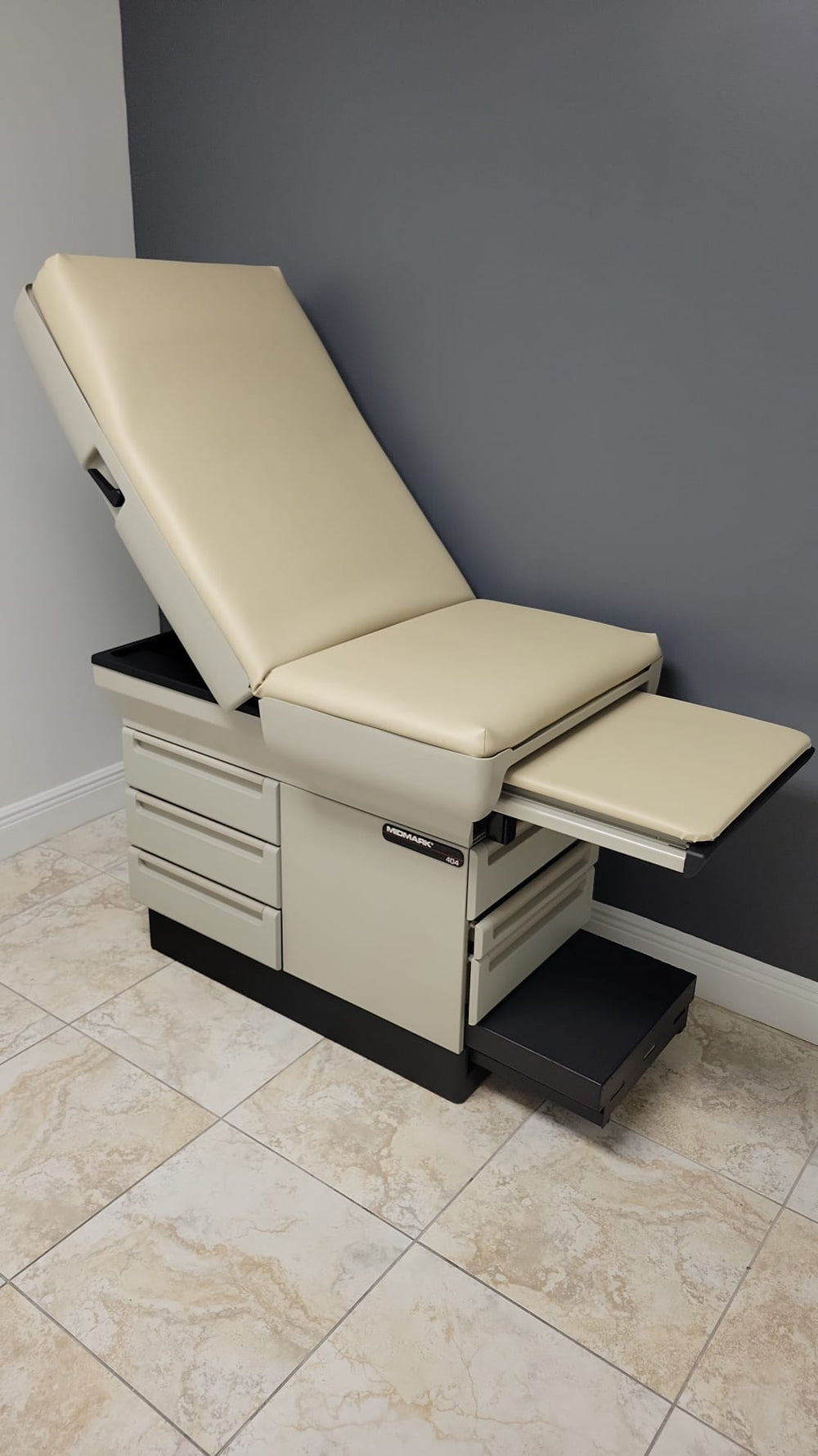 Midmark 404 Exam Table - Fully Refurbished w/ Stirrups