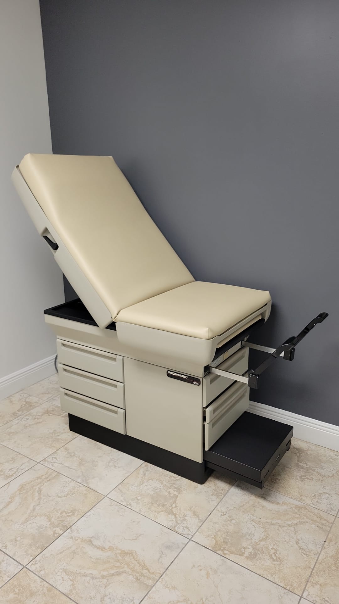 Midmark 404 Midmark 404 Exam Table - Fully Refurbished w/ Stirrups