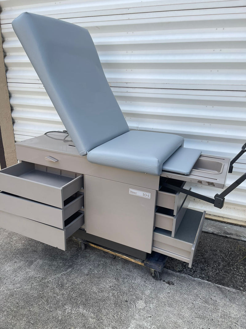 Midmark 104 Manual Examination Table Fully Refurbished w/  New Upholstery